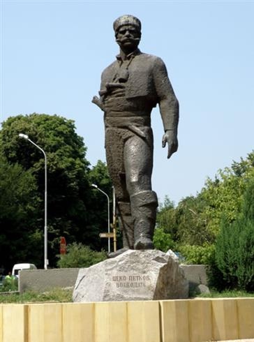 паметник на Цеко Петков (дядо Цеко войвода) в Лом