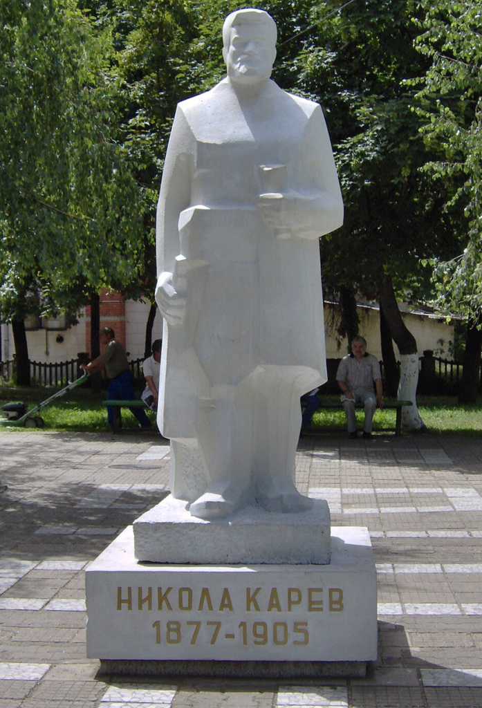 Никола Карев 7 Паметник на Никола Карев в Кочани