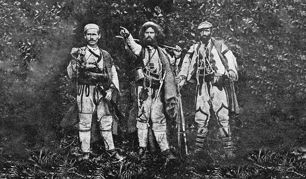 Таню Николов (Тане войвода) 15 Мирчо Найденов, Тане Николов и Гьоре Спирков след битката при Ножот на 14 юли 1907 г.