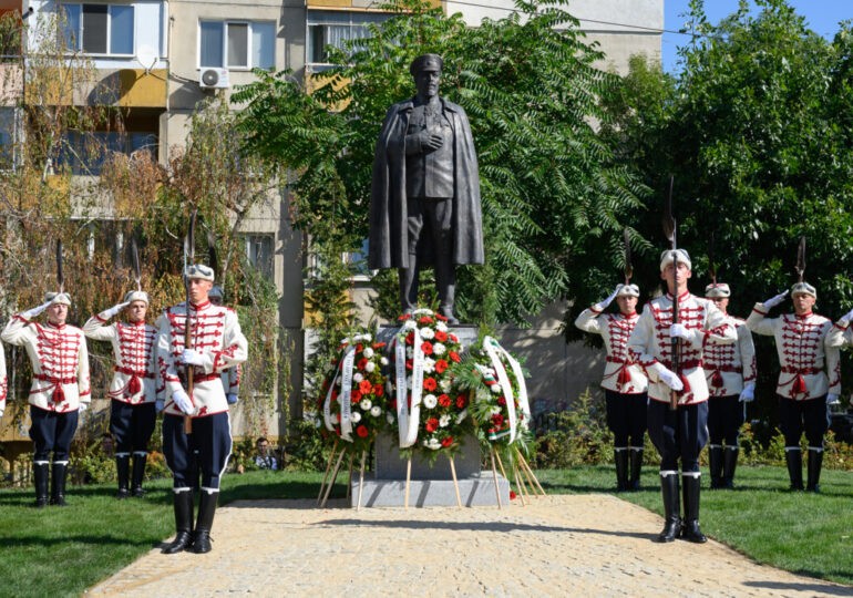 Георги Вазов 10 Паметник на генерал Георги Вазов