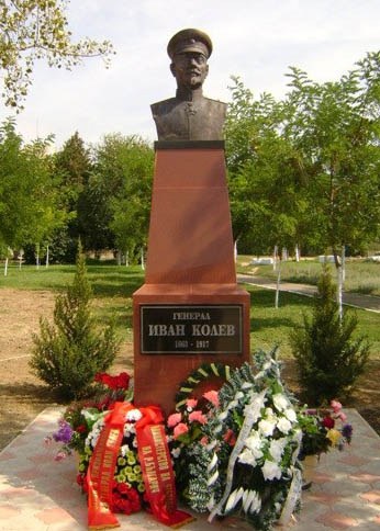 Иван Колев 6 Бюст-паметник на ген. Иван Колев в родното му село Бановка, открит 2010 г.