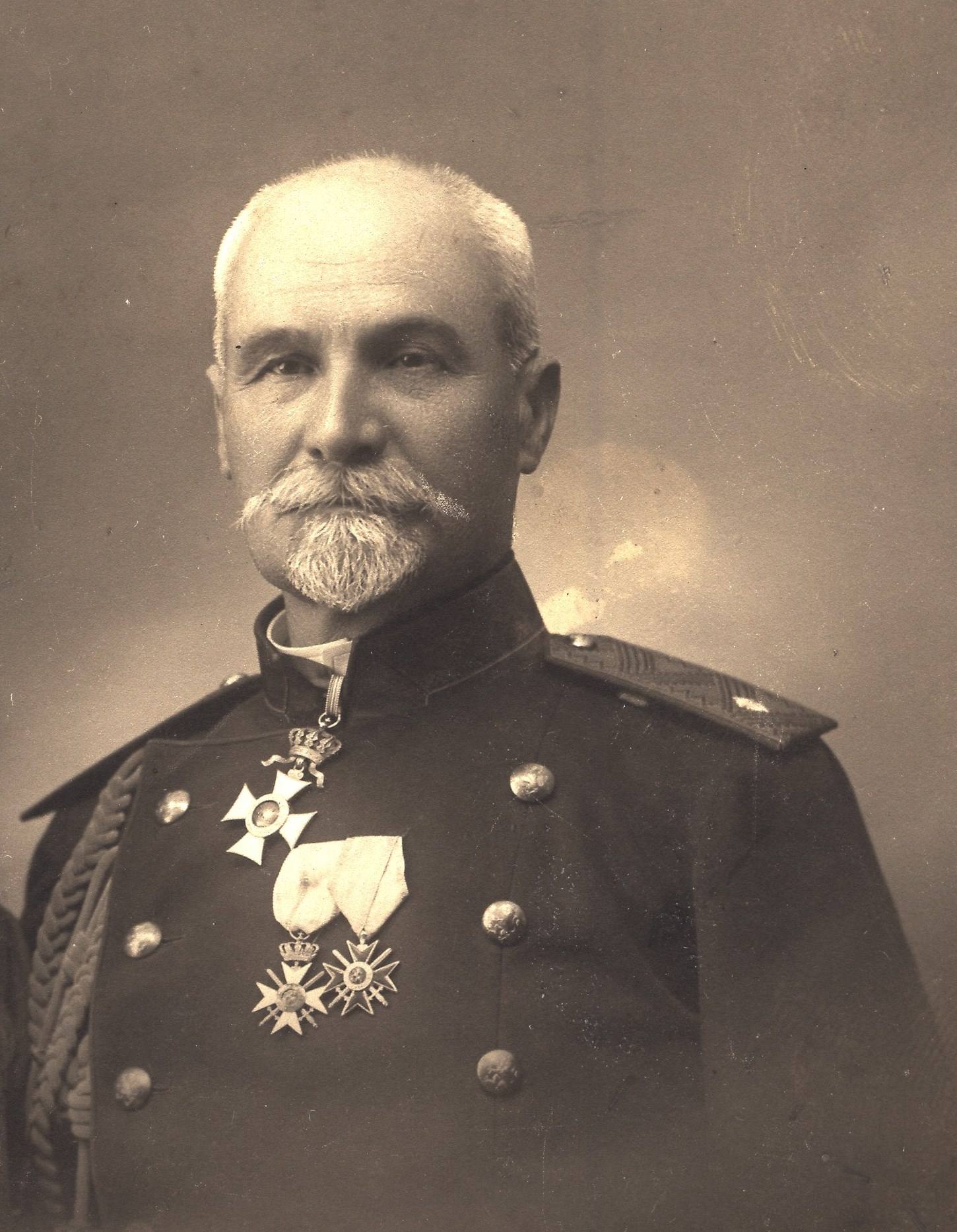 Никола Генев