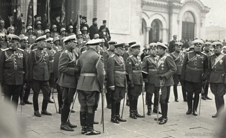 Празникът на войската и Ордена за храброст (Гергьовден) — цар Борис III разговаря с генералите Васил Кутинчев, Никола Жеков и Никола Иванов, София, 6 май 1936 г.