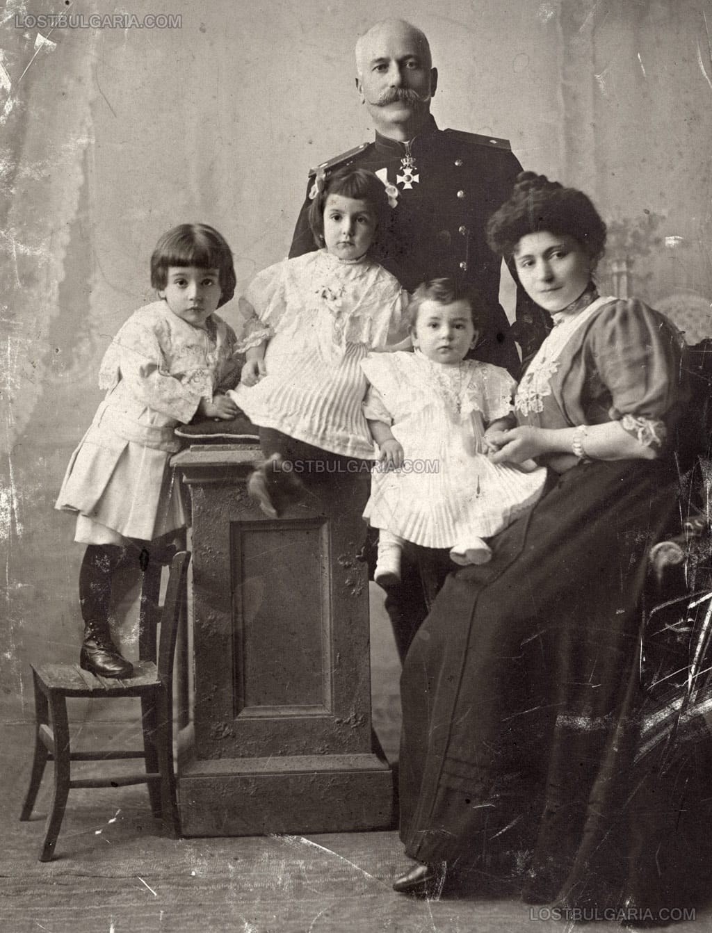 Генерал-майор Васил Кутинчев със семейството си, 1907 г.